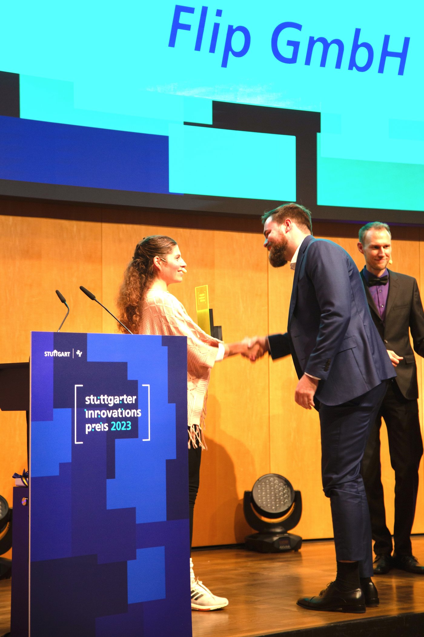 Elisabeth Brandau übergibt den Stuttgarter Innovationspreis
