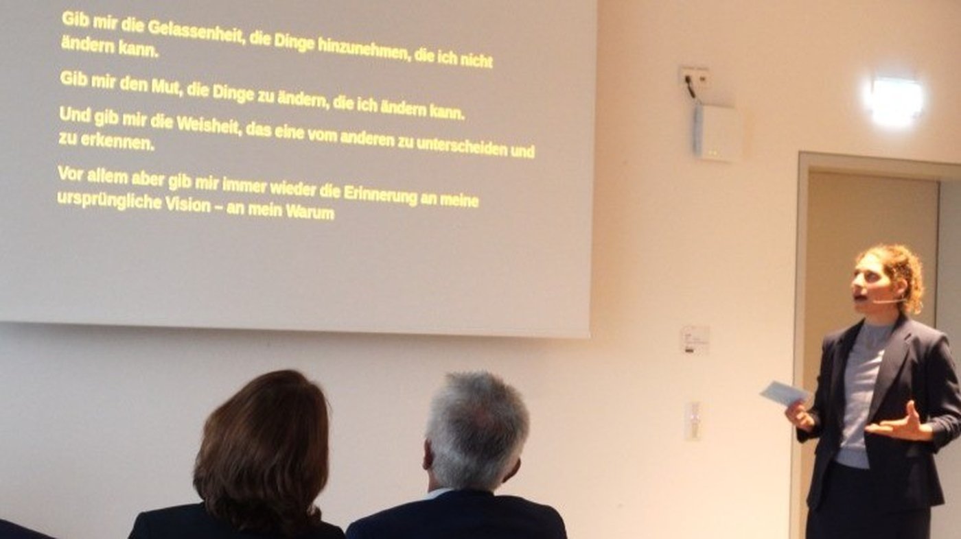 Elisabeth Brandau im Vortrag